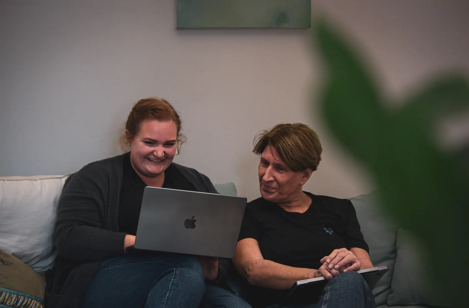 The photo shows Christin Töpfer and Petra Reisch